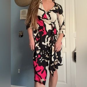 DIANE von FURSTENBERG for Neiman Marcus 100% Silk Wrap Dress Quarter Sleeve